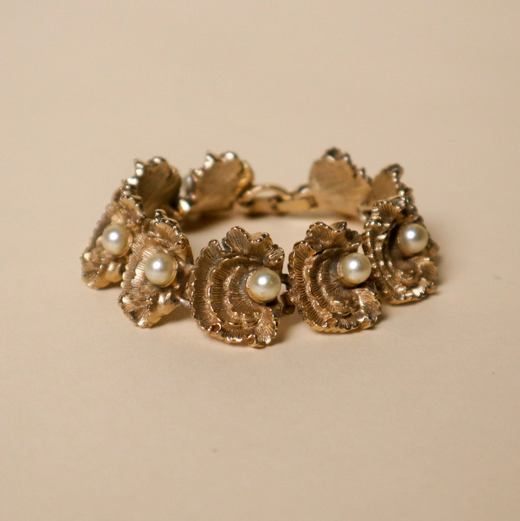 Vintage Deadstock Gold Clam Shell Bracelet
